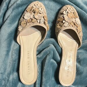 GIANNI BINI beige floral slide sandals Size 8
